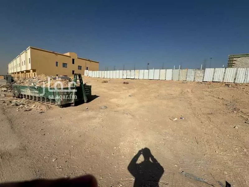 أرض 1558 م² في المصانع 5