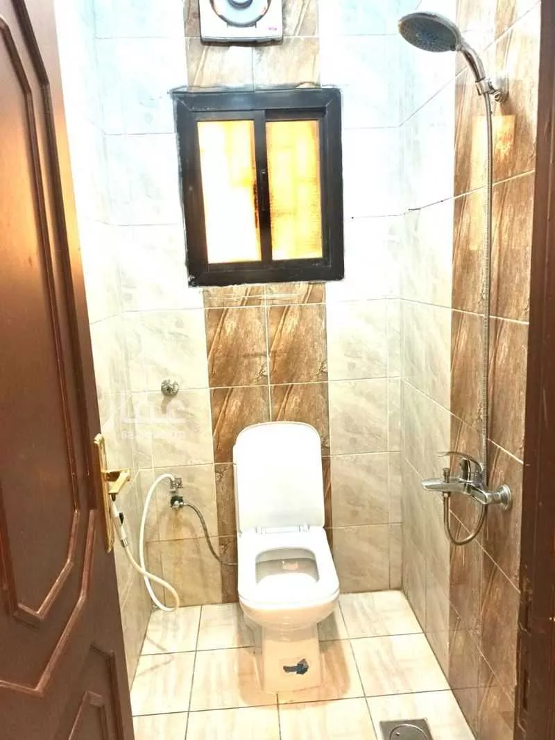 34 bedroom building in Al Aziziyah, Jeddah 7