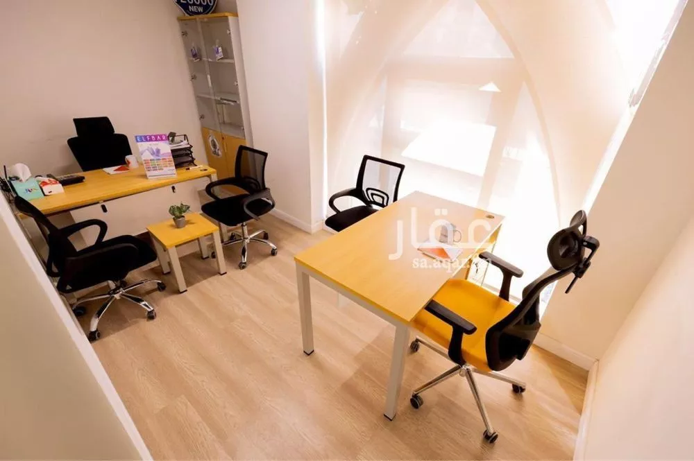 مكتب 884 م² في العارض 1