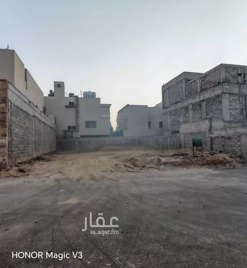 أرض 425 م² في النخيل 2