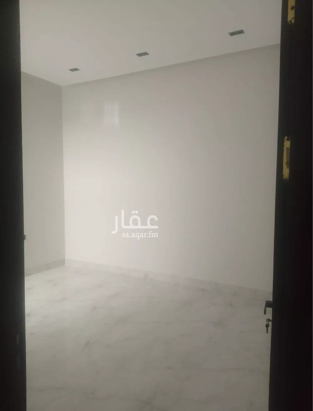 فيلا 7 غرف في الشرق 3