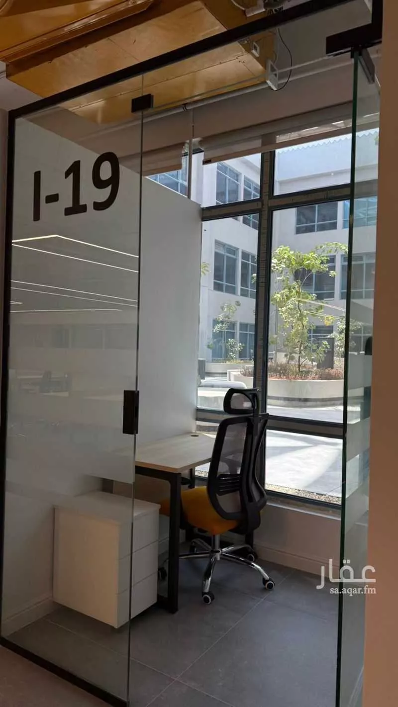 مكتب 884 م² في العارض 5