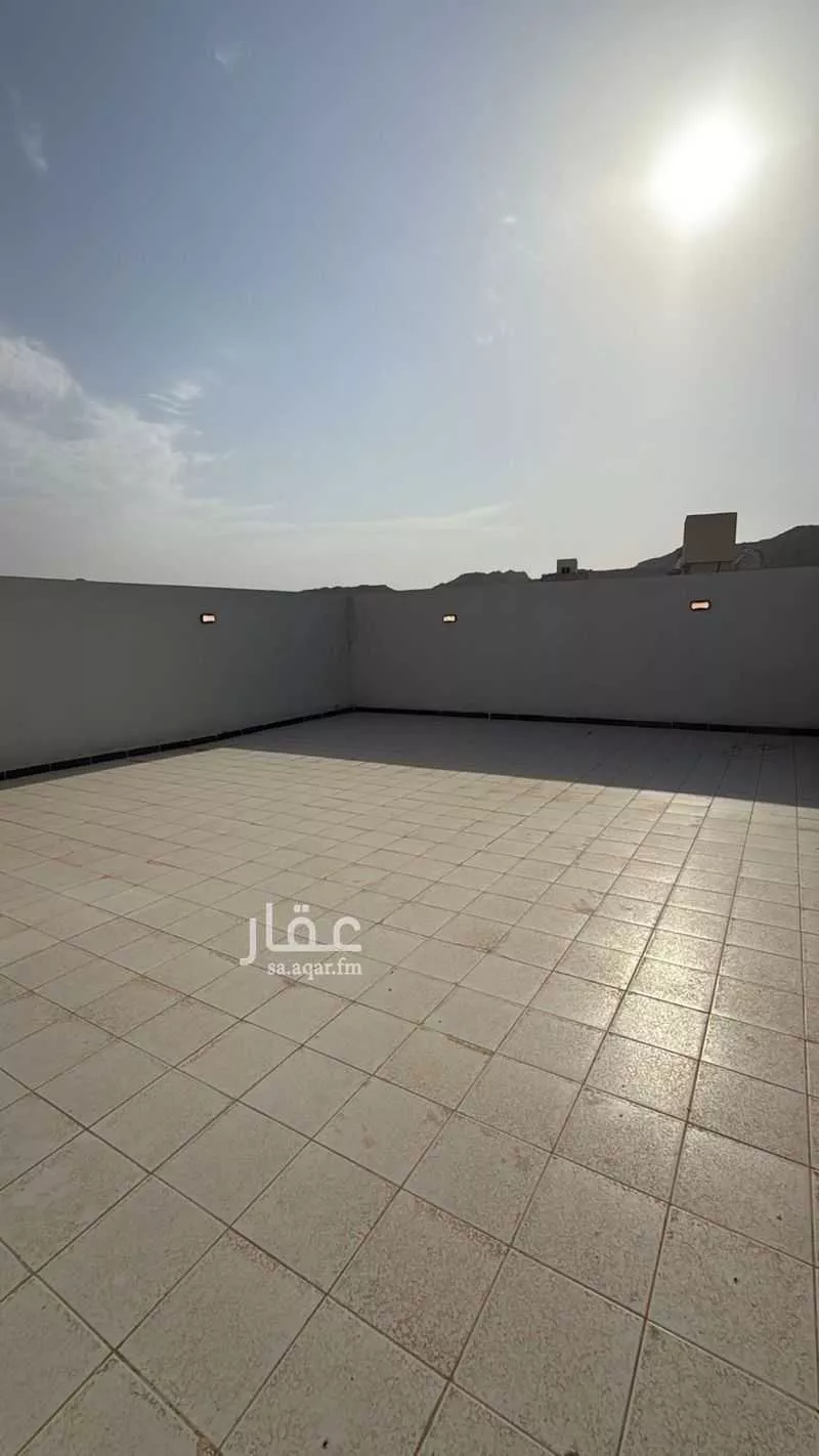 شقة 5 غرف في بطحاء قريش 5