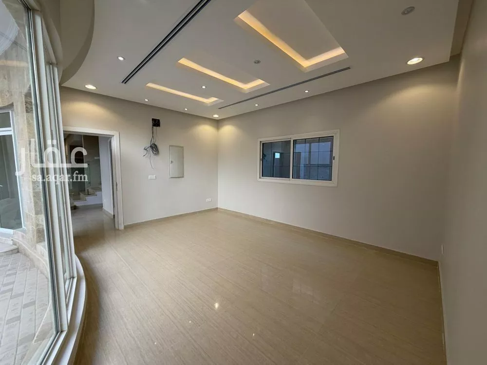 فيلا 6 غرف في الشراع 4