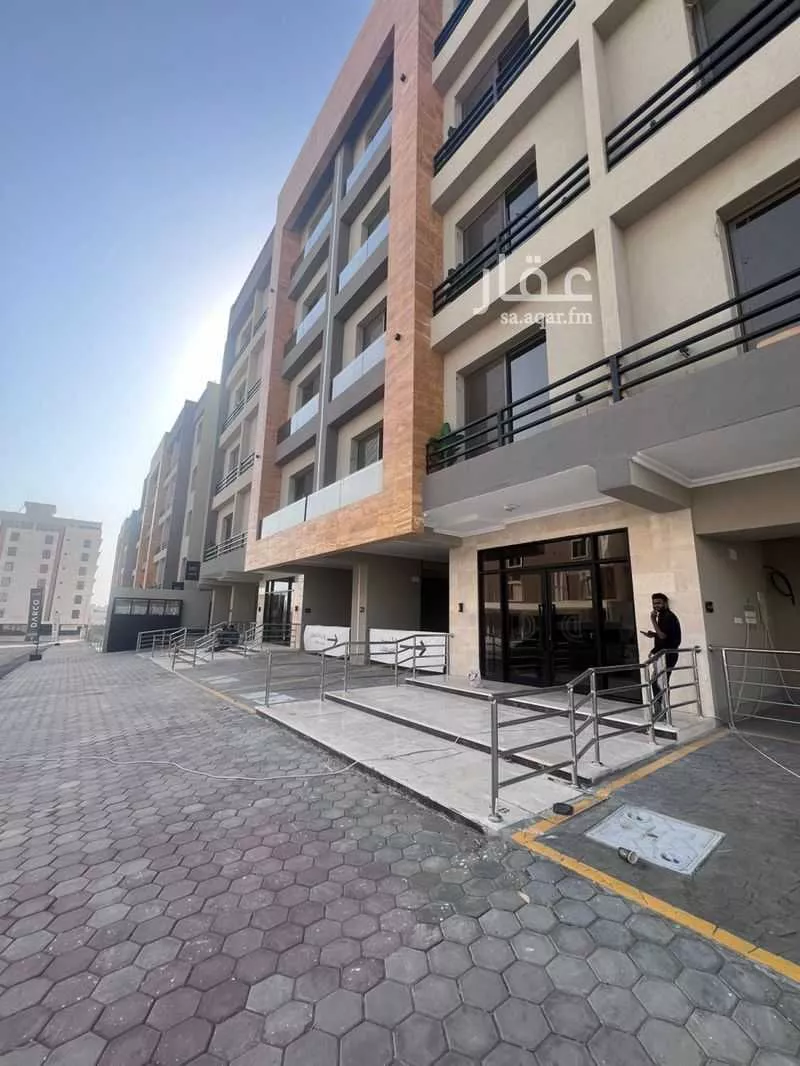 شقة 5 غرف في طيبة 4