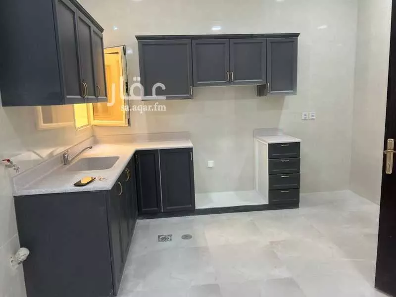 عمارة 348 م² في مدينة العمال 1