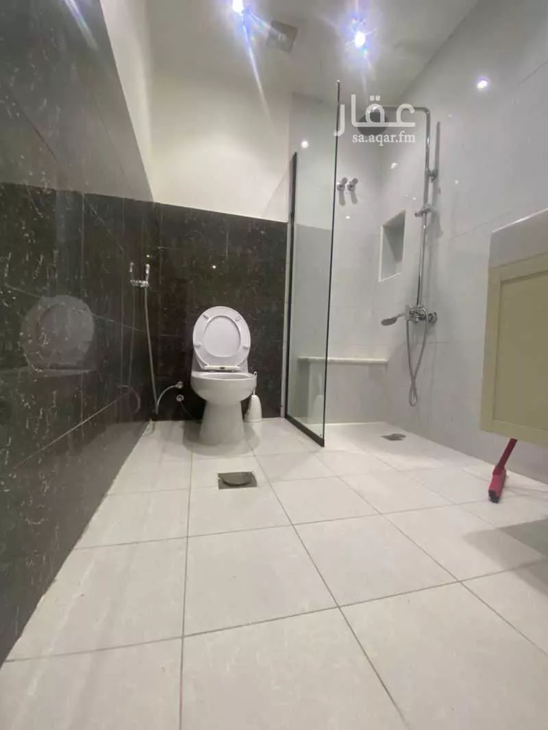 2 bedroom building in Al Aqrabiyah, Eastern Province 8