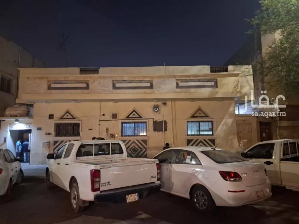 أرض 325 م² في الثقبة 1