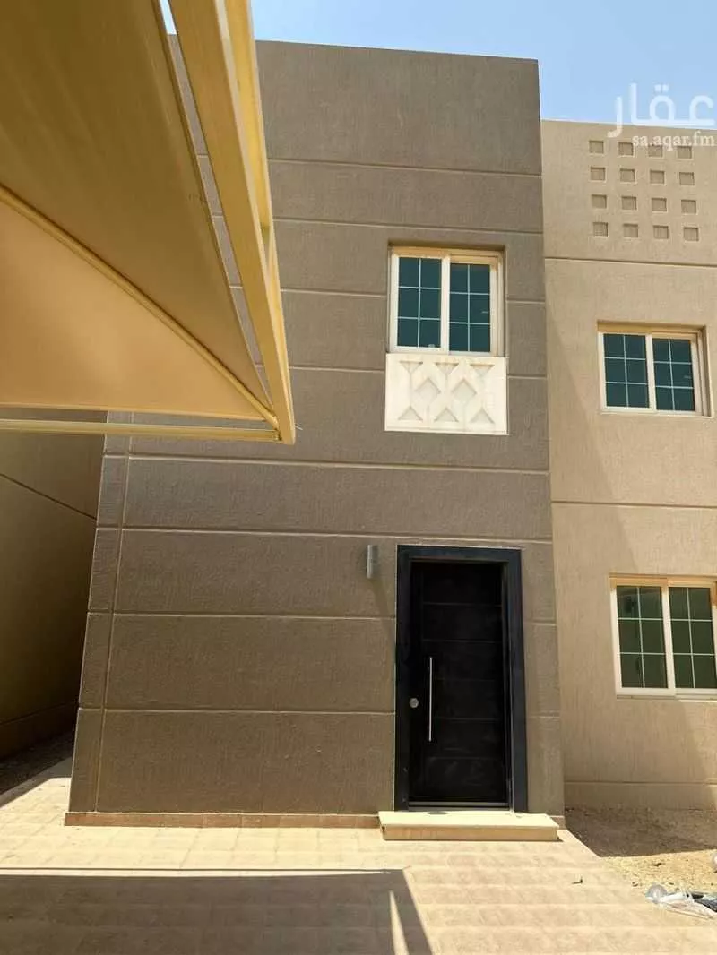 فيلا 4 غرف في العارض 2