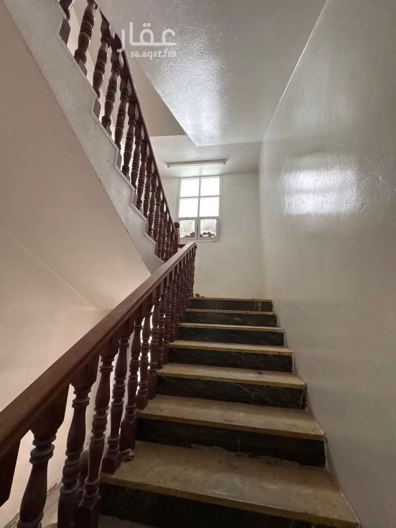 600 sqm building in Al Rawdah 4