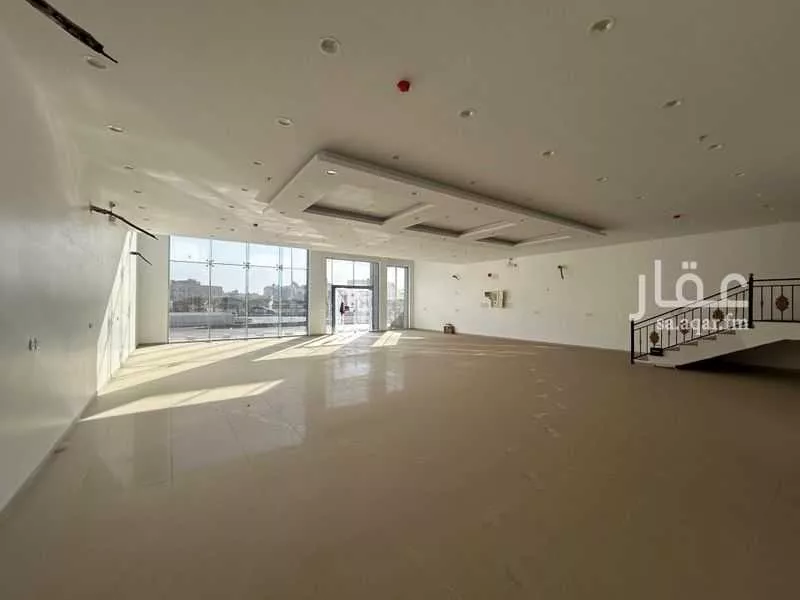 محل 358 م² في الاسكان 5