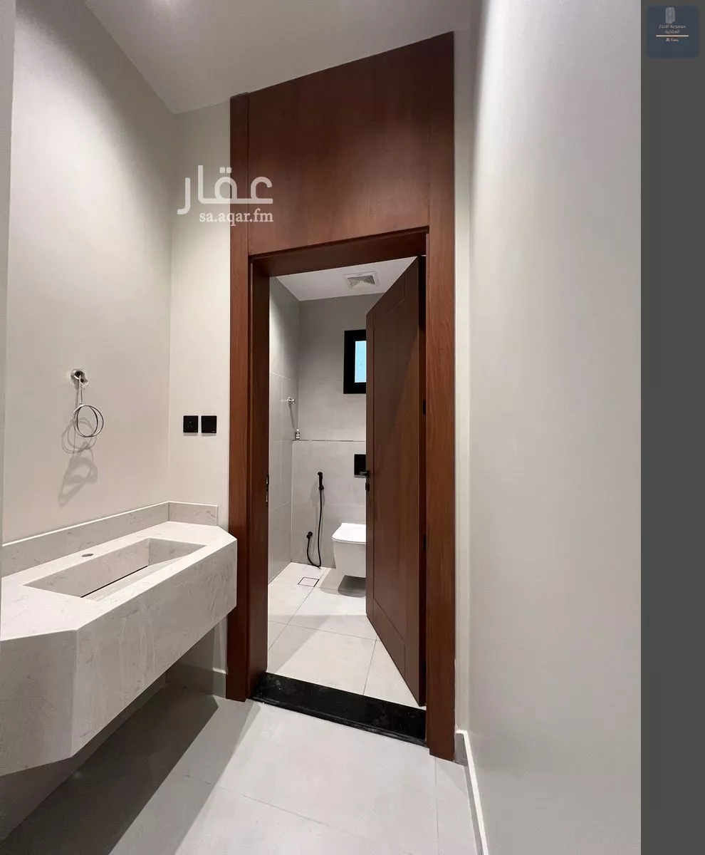 شقة 6 غرف في النزهة 5