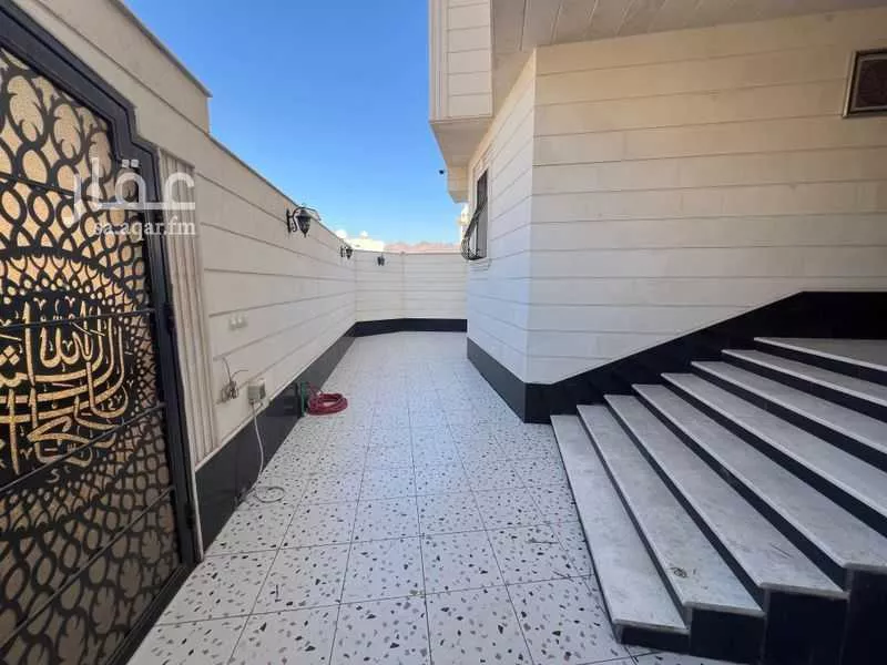 عمارة 660 م² في شظاة 4