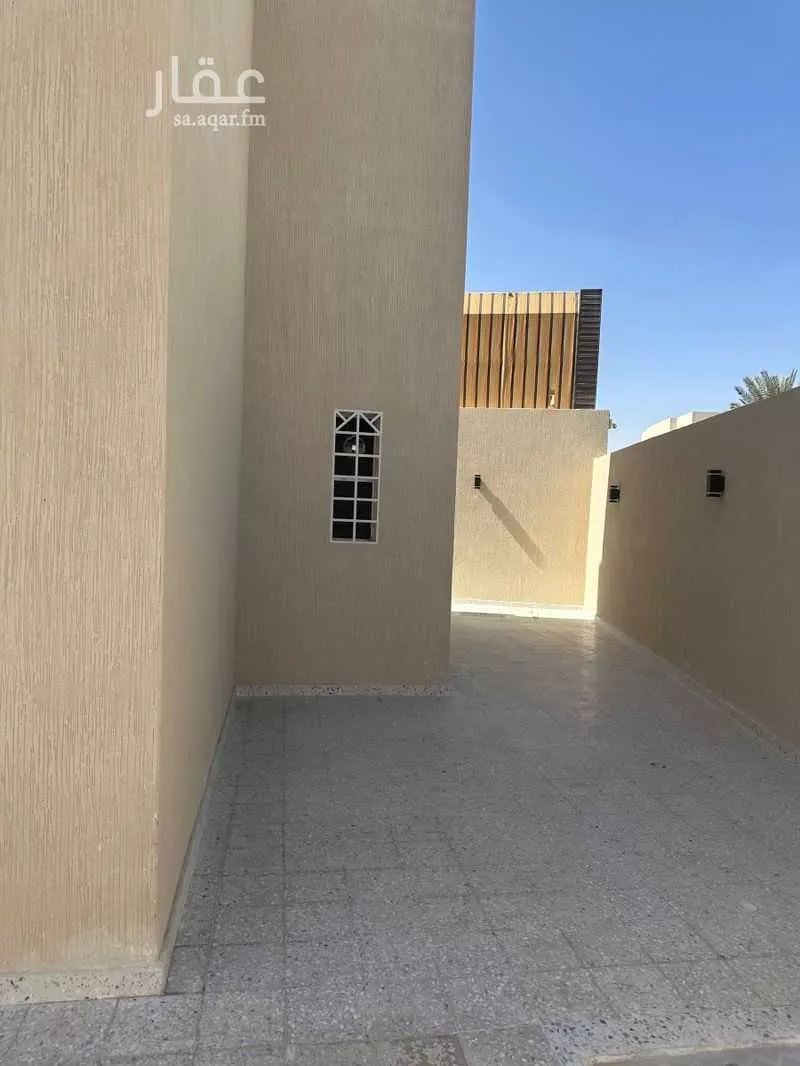 عمارة 1805 م² في العليا 1