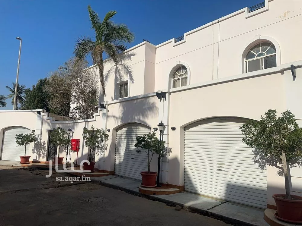 فيلا 4 غرف في الروضة 2