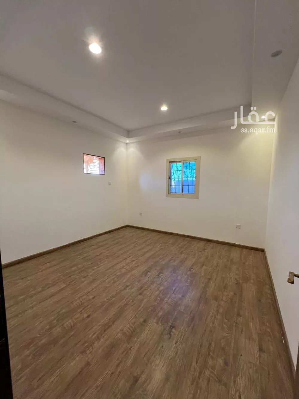 شقة 5 غرف في الأمواج 5