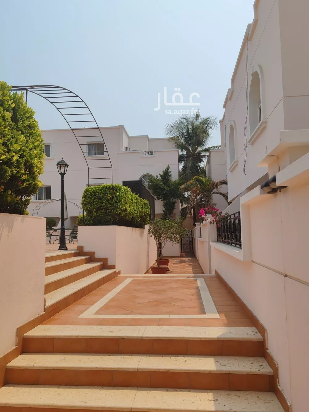 فيلا 4 غرف في الروضة 3