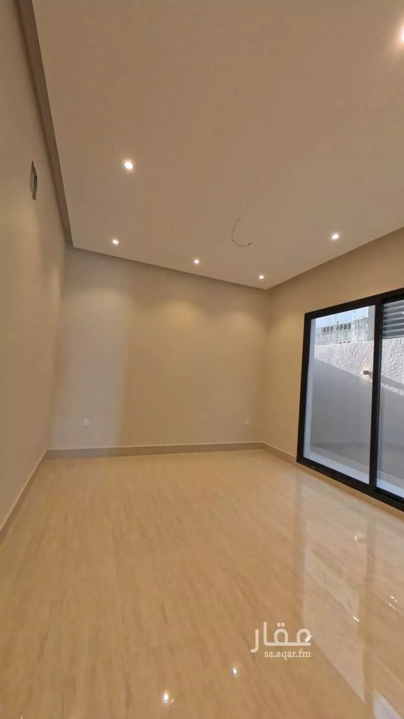 5 bedroom villa in Dahiat King Fahd 3