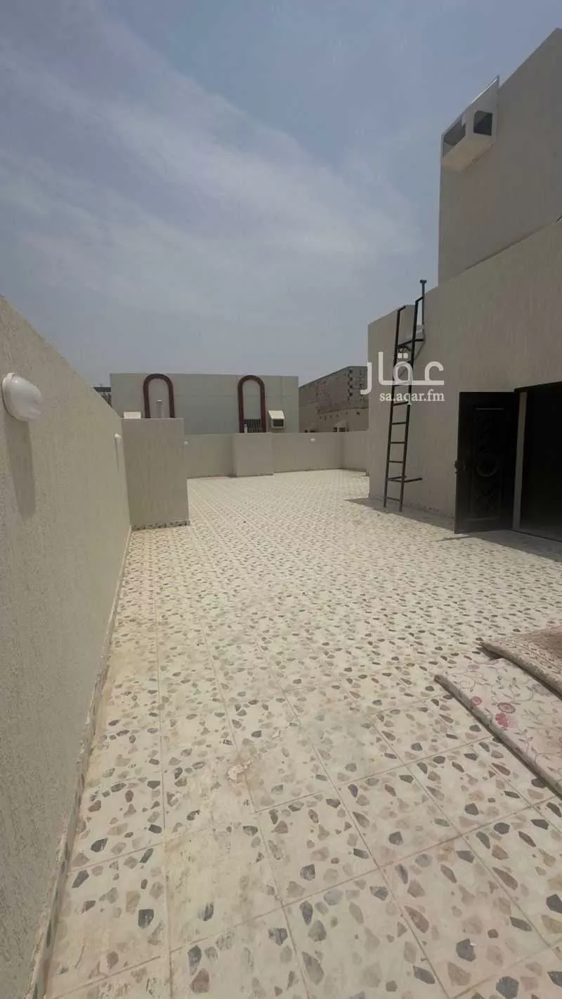 عمارة 300 م² في العمرة الجديدة 3