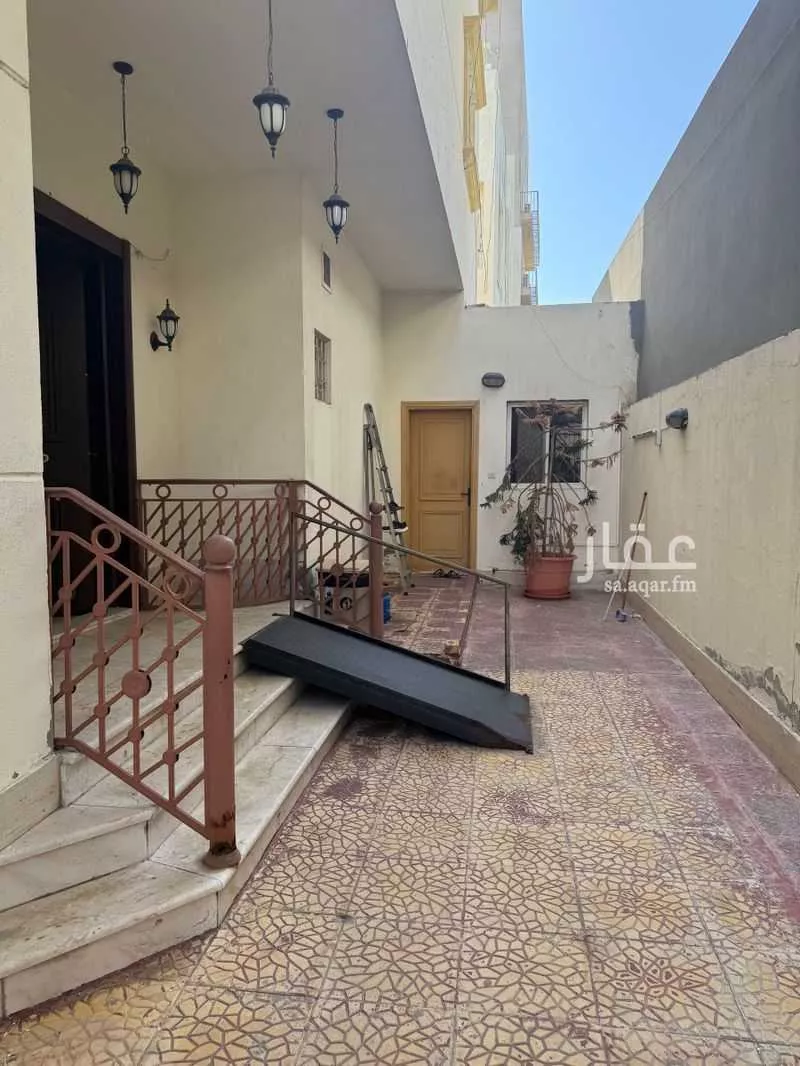 فيلا 8 غرف في الزهراء 5