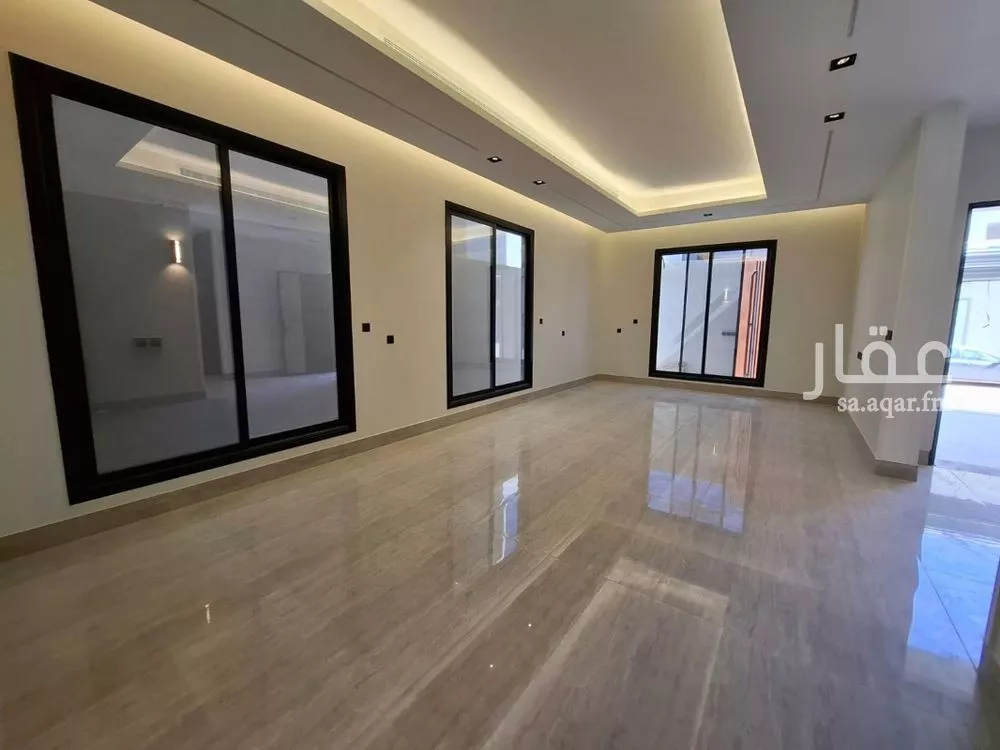 5 bedroom villa in Al Aridh 5