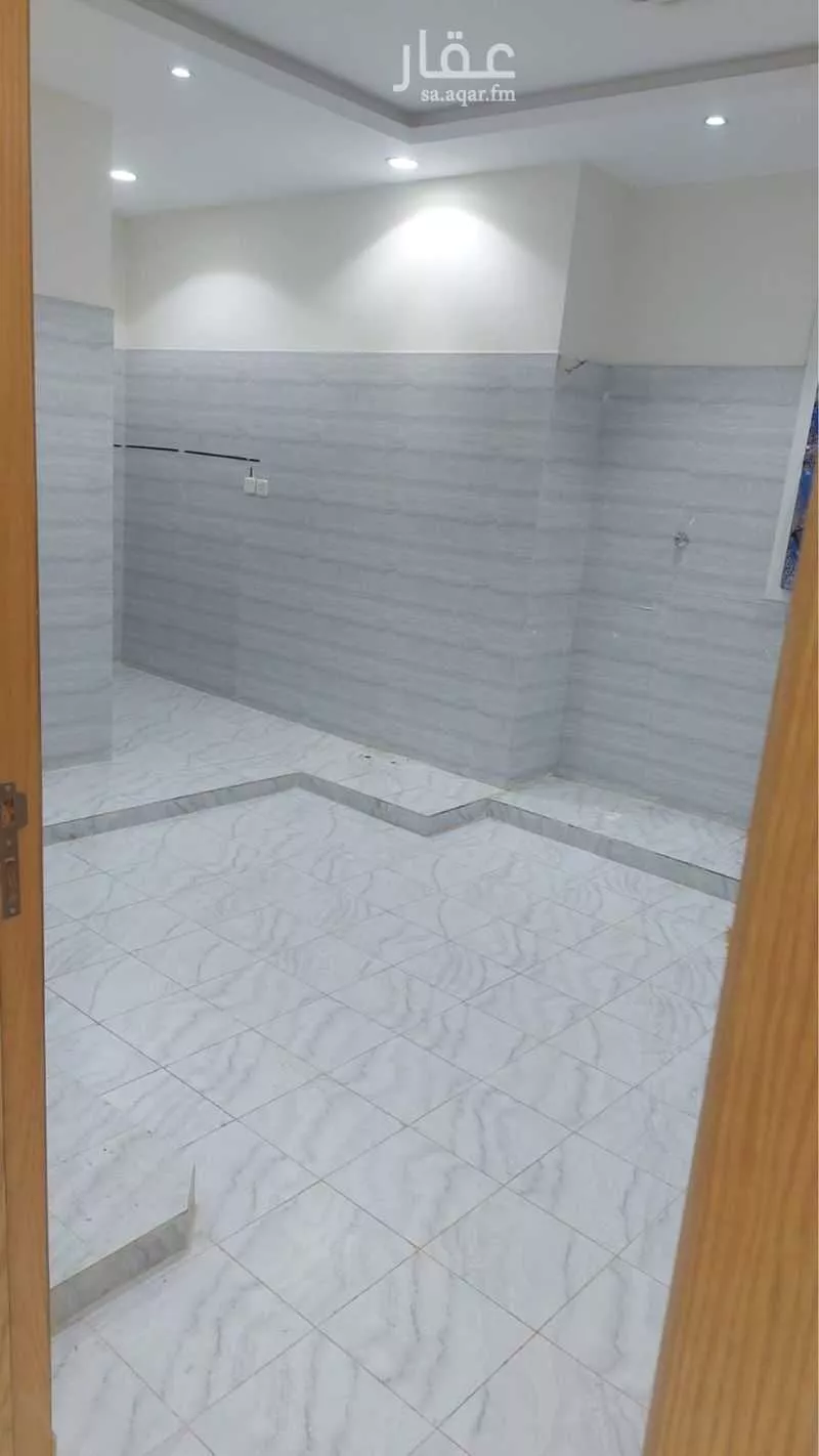 3 bedroom floor in Dhahrat Laban 2