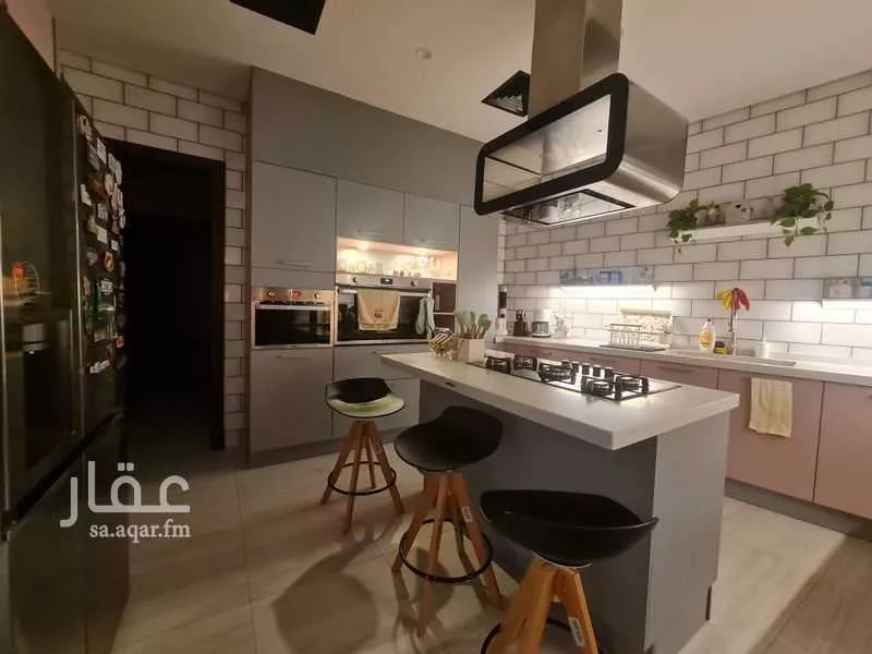 13 bedroom villa in Az Zomorod 1