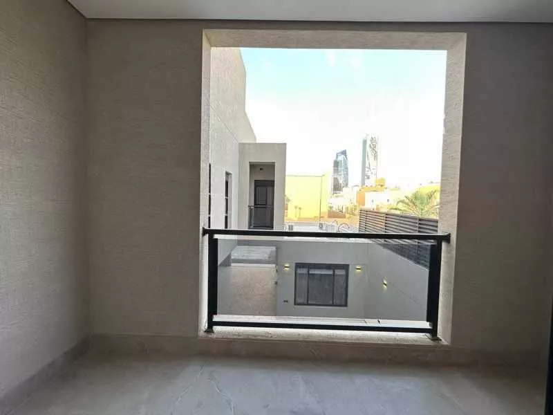 فيلا 5 غرف في العقيق 3