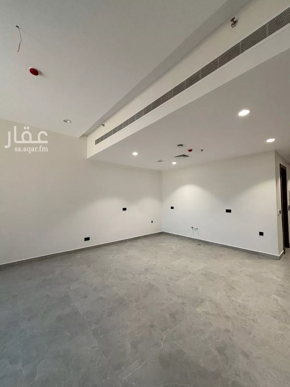 2 bedroom apartment in Al Bandariyah 4