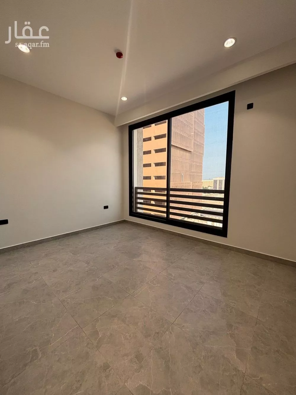 2 bedroom apartment in Al Bandariyah 3