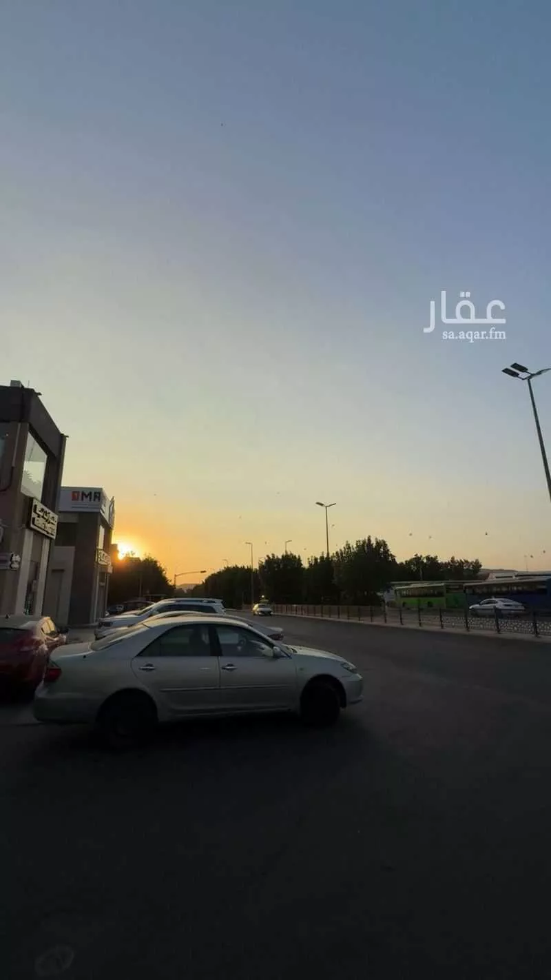 عمارة 727 م² في الرصيفة 4