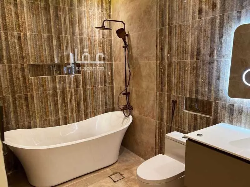 فيلا 6 غرف في العقيق 5