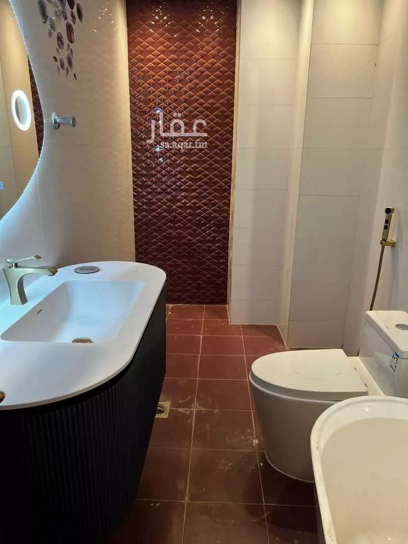 فيلا 6 غرف في العقيق 2