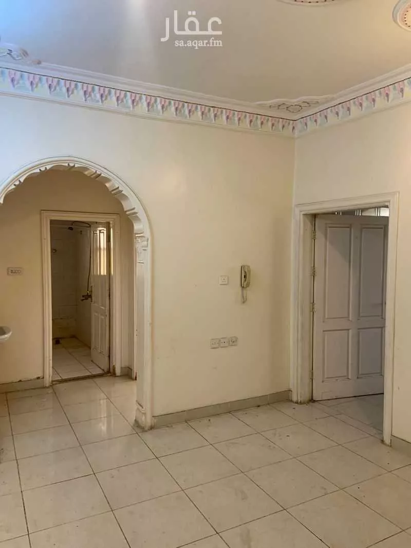 عمارة 385 م² في الراية 4