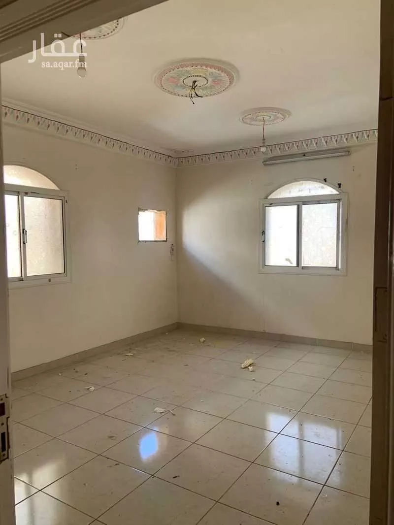 عمارة 385 م² في الراية 5