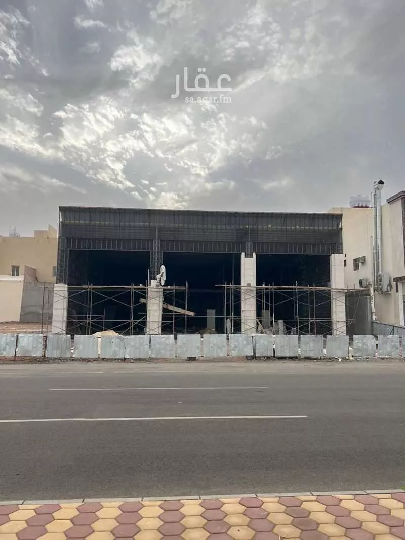 365 sqm shop in Al Difa 1