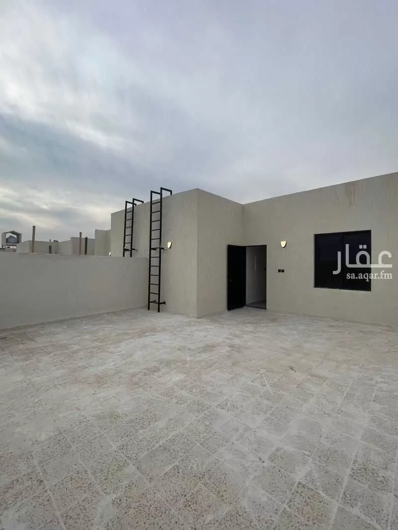 فيلا 4 غرف في الشرق 2