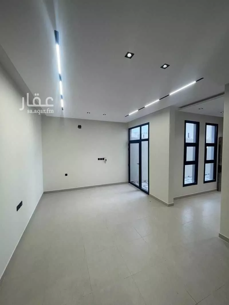 فيلا 4 غرف في الشرق 5