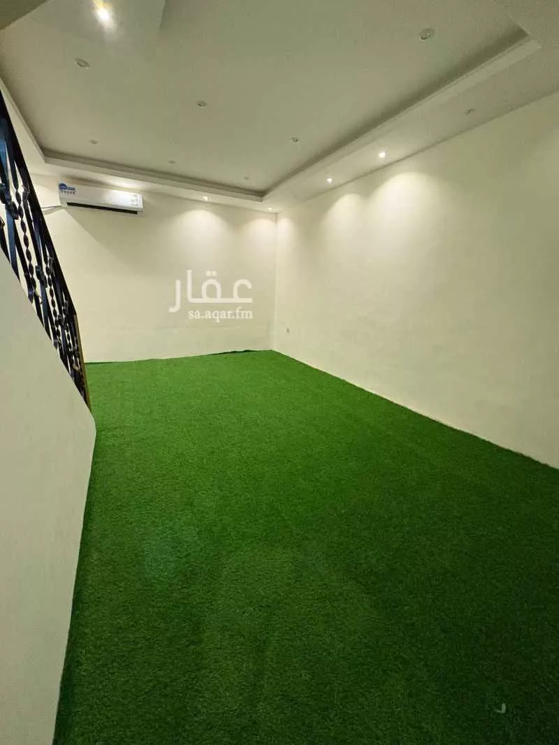 فيلا 5 غرف في الملقا 4