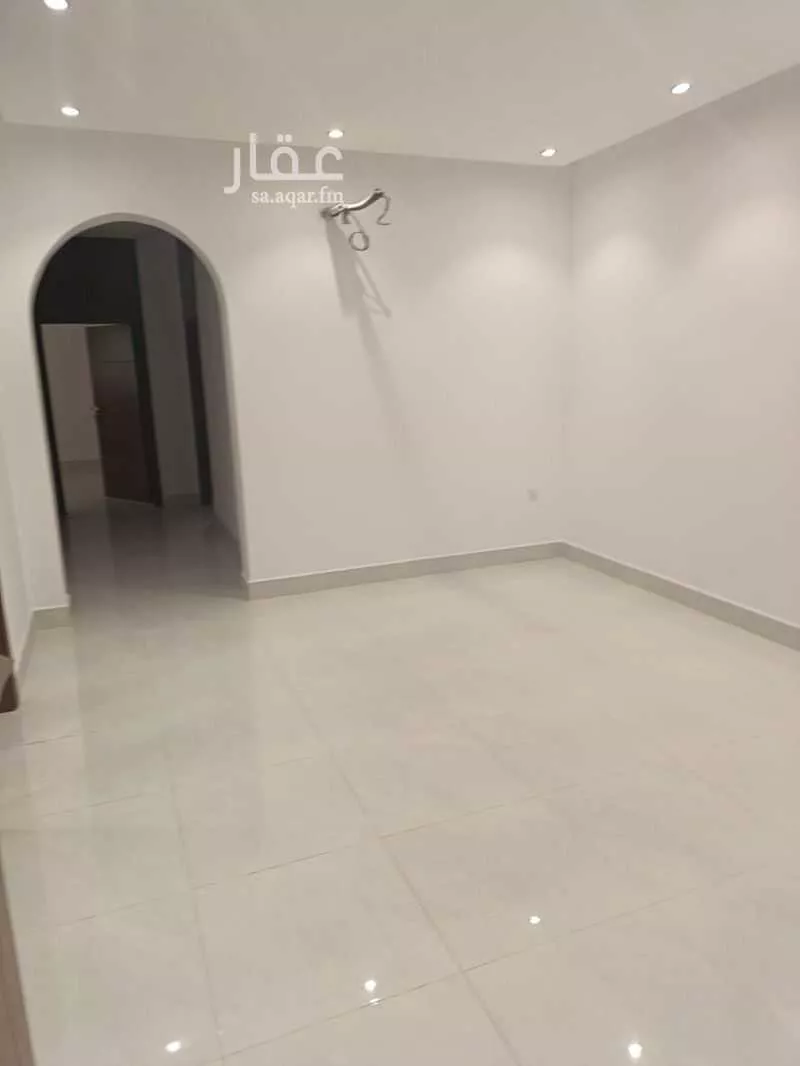 625 sqm building in Al Falah 2