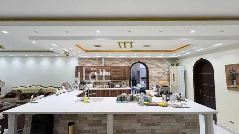 عمارة 685 م² في الصالحية 2