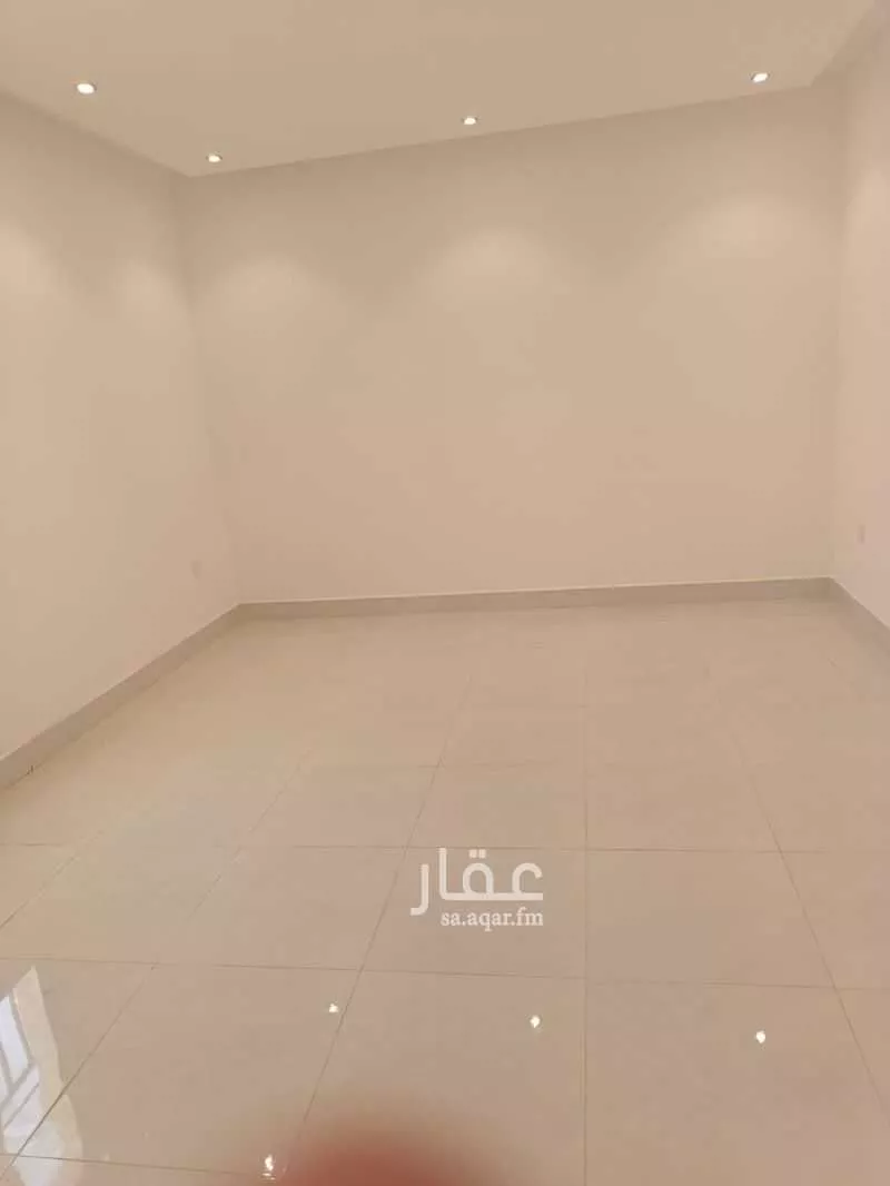 625 sqm building in Al Falah 3