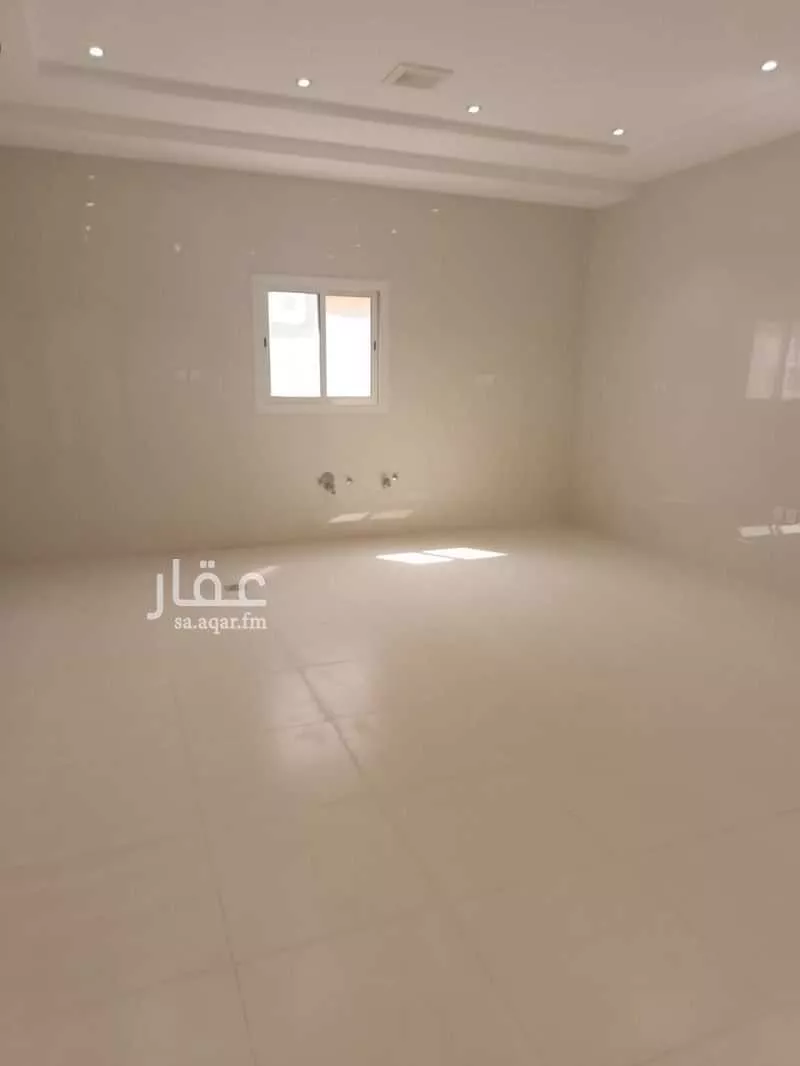 625 sqm building in Al Falah 4