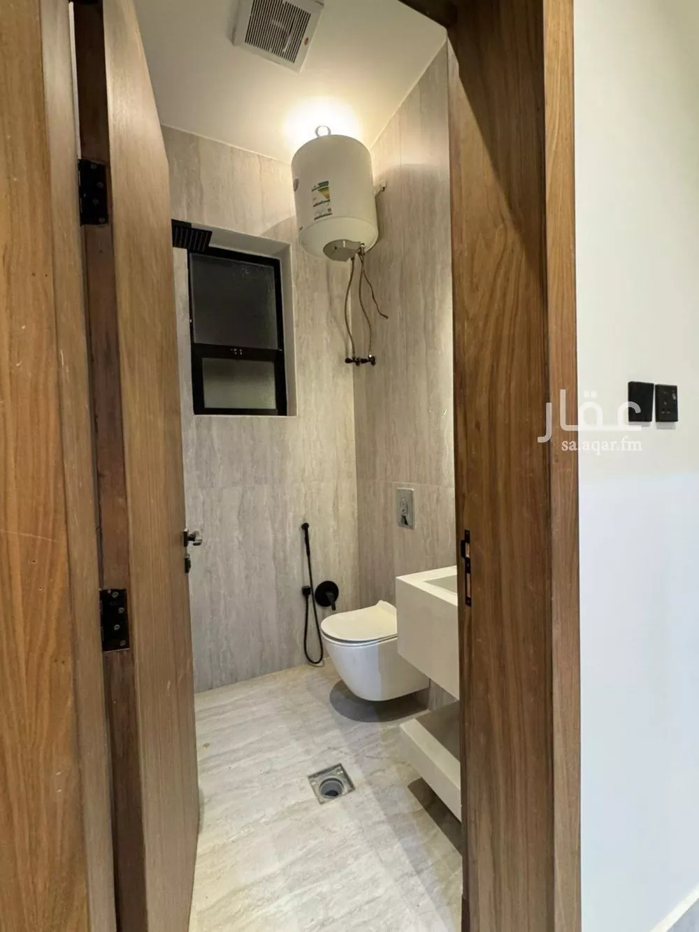 3 bedroom floor in Al Hazm 5