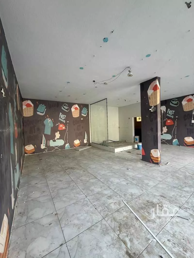 محل 900 م² في العزيزية 3