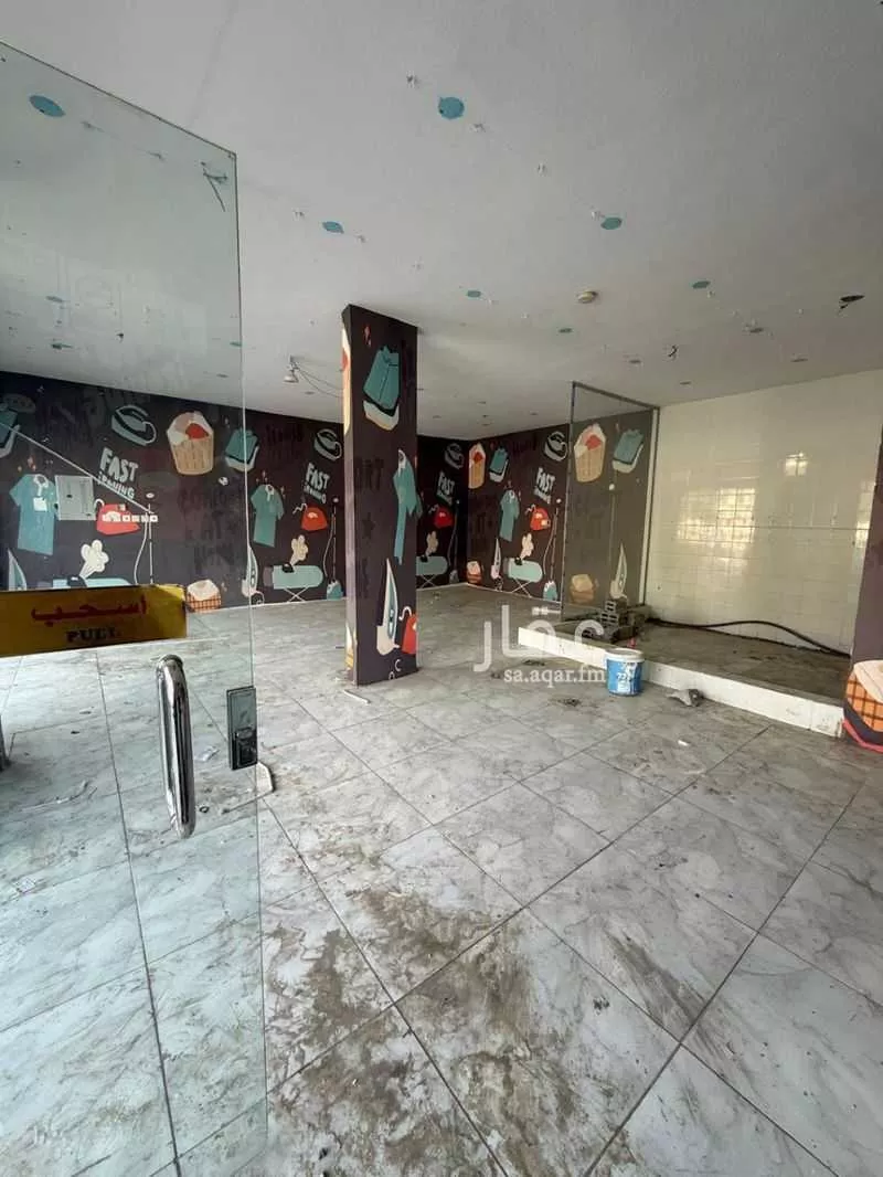 محل 900 م² في العزيزية 5