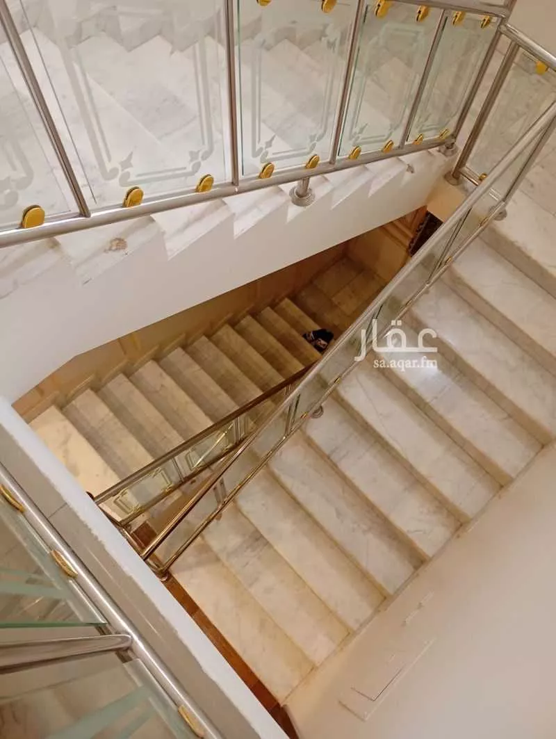 فيلا 6 غرف في العقيق 5