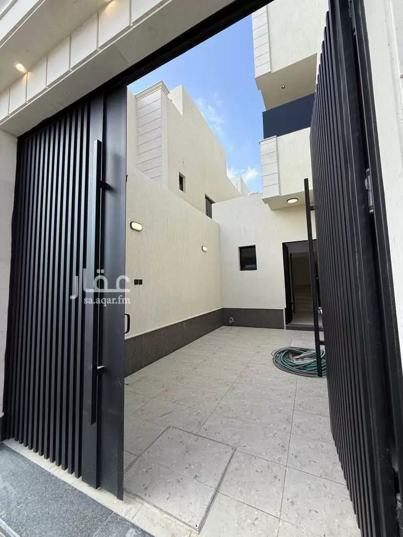 5 bedroom floor in Al Janadriyah 2