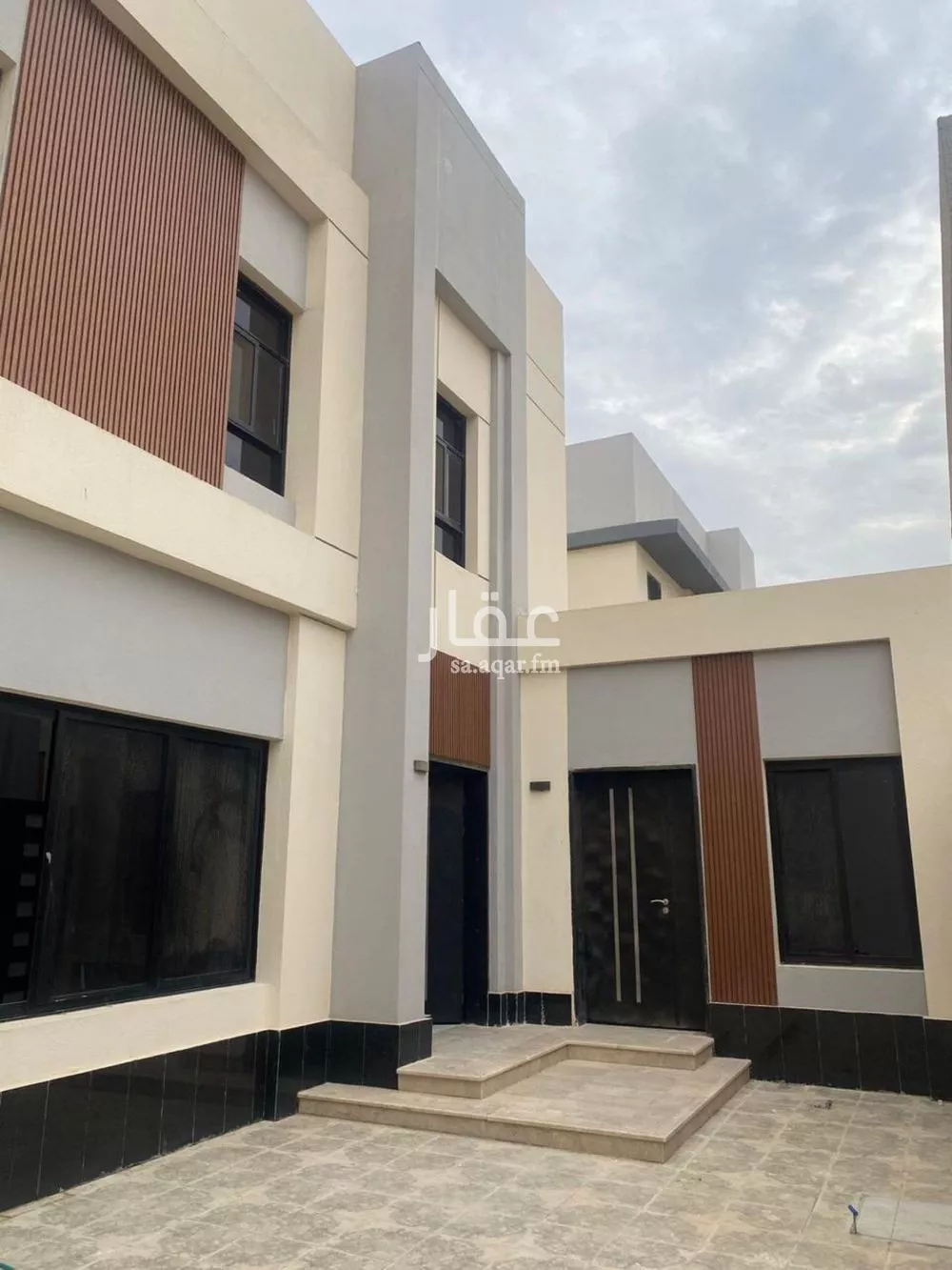 فيلا 4 غرف في الجنادرية 1