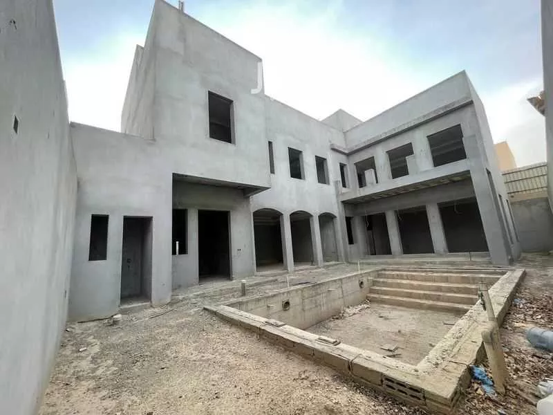 فيلا 6 غرف في الملقا 4